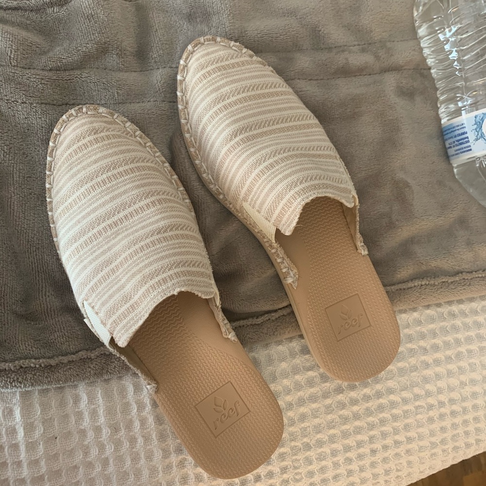 reef sandals worn once size 9